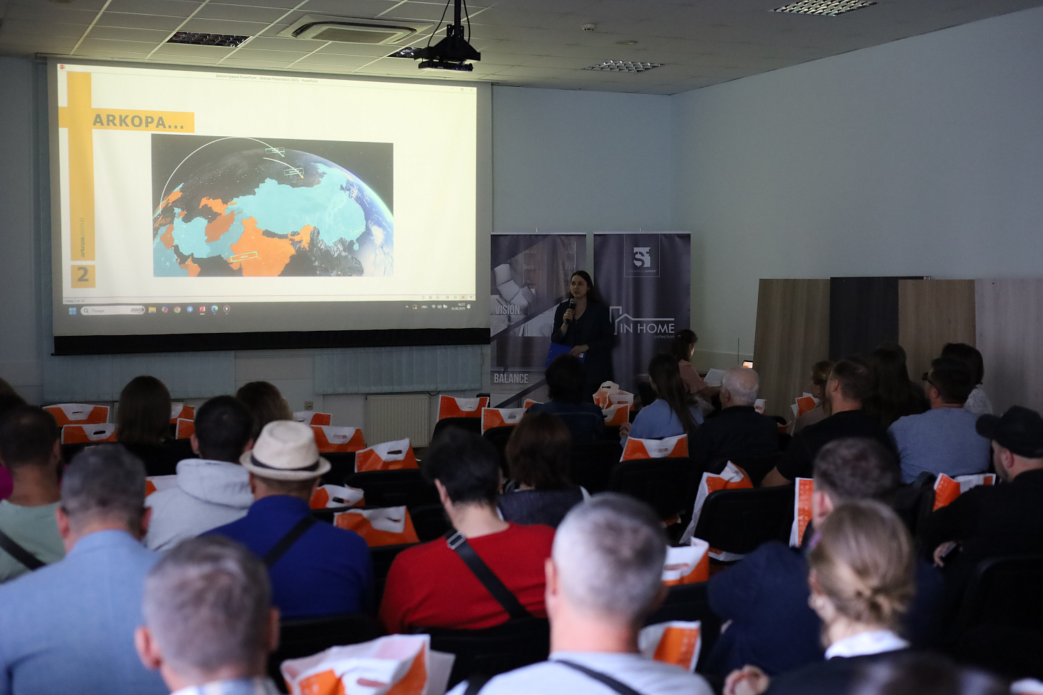 Презентация новых декоров ЛДСП Swisspan In Home и панелей Arkopa прошла успешно